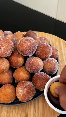 Bolinho de chuva com raspas de limão 🍋💛