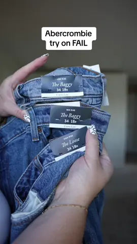 Guide me, please. Cause I want to love these #curvelovejeans but girl it's a struggle for me these jeans are literally so cute on everyone when I see them, so I'd still recommend them for anyone who doesn't need much stretch to feel comfy - the quality is there, but the fit is a little off for me. #ab #abercrombie #curvelovejeans 