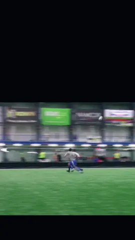 First touch over the shoulder⚽🎮🧙‍♂️🧲 #fyp #fypシ #reels #viral #control #art #technique #football #futbol #futebol #Soccer