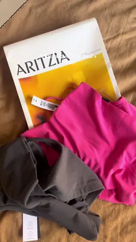 I wonder how many times i pretended to pull up my biker shorts #artiziahaul #aritzia #aritziaoutfits #aritziaactivewear #clothinghauls 