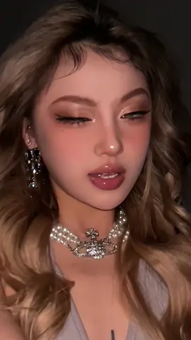 I'm a bad girl ❤️‍🔥 #douyinmakeup #bienhinh #makeupbienhinh #biến_hình 