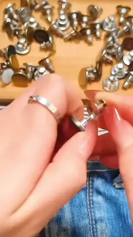 Detachable metal waist buttons, loose jeans with this button is convenient
