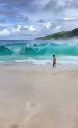 Una sirena captada en camara😨😱 la habéis visto ? 🧜🏻‍♂️😂 #humor #memes #mar #tiktokviral 