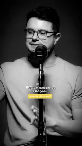 Não fique triste se um amigo se afastou.  #mentedeouro #reflexãododia #amigosdeestaçoēs #motivação #conselhosparaavida #ensinamentos #deiveleonardo 