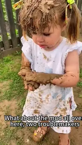 #cute #foryou #girls #tiktok #cutebab #foryoupage #women #fyp #workout #funnybaby #family ❤️❤️This girl is so interesting, covered in mud❤️❤️