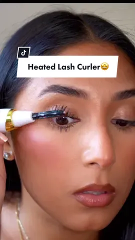 The best heated lash curler CAUGHT IN 4K😍 #lashcurler #heatedlashcurler #makeup #beauty #lashes 
