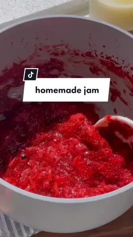 Been obsessed with making homemade jam 🍓🫐5 minutes yes pls!!!  You need: 2 cups strawberries 2 tbsp water 2 tbsp chia seeds 1 tbsp lemon 1 tbsp maple syrup 1. Add berries to a sauce pan with water and bring to medium heat. Reduce to a simmer until strawberries are broken down then mash them with a fork. 2. Turn off heat the add the lemon maple syrup and chia. Stir well until combined 4 3. Let it cool then store in a jar. 4. Keeps in the fridge up to 3 weeks. 5. Enjoy besties #homemade #strawberryjam #healthy #recipeideas 