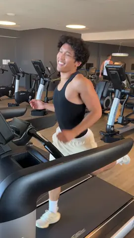 A hi goes a long way🥰 #comedy#gymcrush#relatable#chasedelrosario 