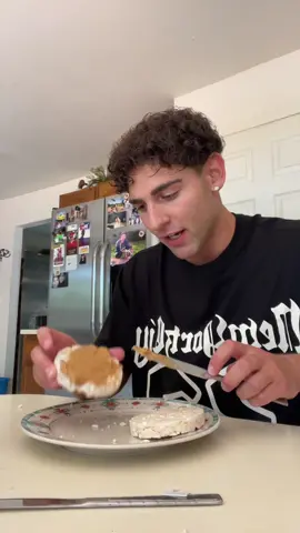 How to makw a peanut butter and rice cake sandwich #cooking #howto 