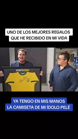 Muchas gracias al gran @Franco Escamilla por darme uno de los mejores regalos que he recibido en mi vida. Eres un hombre de palabra. Ya tengo en mis manos la camiseta de Pelé, mi ídolo de niño. #davidfaitelson #faitelson #francoescamilla #pele #brasil #tirandobola 