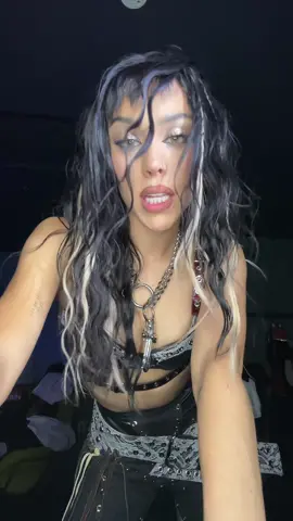 Pre show vibes 🖤