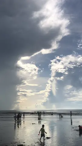 Meet me where the sky touches the sea