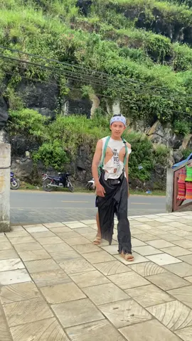 Baws lov kaug #tiktokxuhuong peb yam hmoob _#pebyamhmoob phim hài tuaj sapa #tiktokxuhuong peb yam hmoob tuaj sapa 