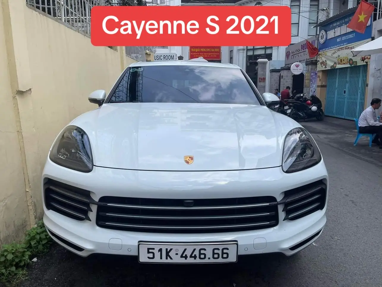 Porsche Cayenne S 3.0l V6 440Hp Model 2022  • Lướt nhẹ: 8500Km.  • Option Full lên gần đôi Tỷ Vnđ : 4 Pô Sport - Đèn Matrix Led - Màu Trắng ánh kim - ghế Đỏ Sport - mâm 22 Inch Sport - gói ngoại thất thể thao - cửa sổ trời - Hud - Cam 360 - Chorno Sport - kính chống ồn - hệ thống cân bằng điện tử thân xe - ghế chỉnh điện 18 hướng..v.v..    Tiết kiệm luôn cho Ae 𝟮 Tỷ 🔥🔥 Xe bao test - bao bank - bao quay đầu. ————————————————————  ☎️ Thế Anh : 0846744444 - 0764338888