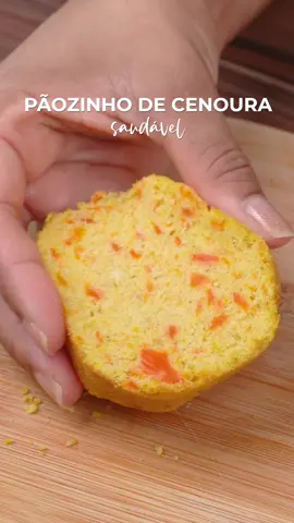PÃOZINHO DE CENOURA Pãozinho de cenoura pronto em 15 minutos. INGREDIENTES 1 ovo 2 colheres de sopa de cenoura cozida e amassada 1 colher de sopa de farinha de aveia Sal a gosto Pimenta-do-reino a gosto 1 colher de sobremesa de azeite 1 colher de café de fermento em pó Requeijão light a gosto Alface a gosto #receitafit #dieta #alimentacaosaudavel #saudável #receitasimples #emagrecimento #receitarápida #receitafacil #pão 