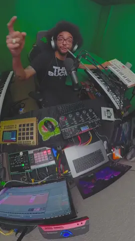 Babatalkbox 🎤🔊 @peekaboobeats @grexbeatz #talkbox #mpc #dubstep #edm #360 