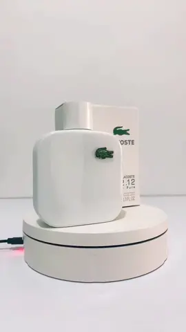 ¡Despierta tus sentidos y prepárate para un fin de semana de vacaciones con el increíble perfume Lacoste Blanc! Su aroma fresco y elegante te envolverá, transportándote a un paraíso de relajación y diversión. ¡No pierdas la oportunidad de lucir y sentirte increíble durante tu escapada! ✨🌴 #Lacoste #LacosteBlanc #Vacaciones #AromasInolvidables #Colombia #Cartagena #Bogota 