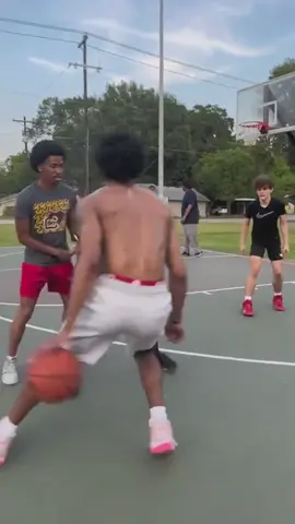 Bro spamming Curry slide 😭 (@streetbasketball)