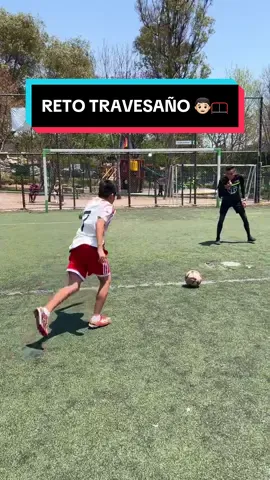 El niño que le pegue mas veces al travesaño se gana el balon de la Liga Mexicana 👦🏻🥅⚽️ #celebraelfut #Soccer #futbol #challenge 