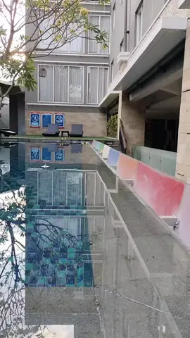 ceritanya lagi di hotel.. di pinggir kolam #statuswhatsapp #bali #prankvideo #statusvideo #kolamrenang #dihotel 