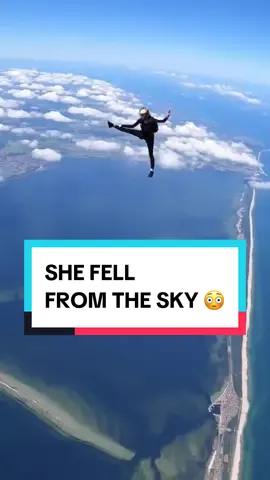 It’s the way she makes it look so graceful ✨ (via @TSN ) #redbull #extremesports #skydive 