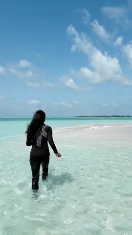 Sun is shining ✨#thulusdhoo #thulusdhooisland #thulusdhootrip #beach #maldivessandbank 