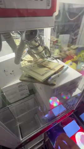$1,000 Money Slide 🤑 #fyp #viral #clawmachine #arcade #hack #LifeHack 