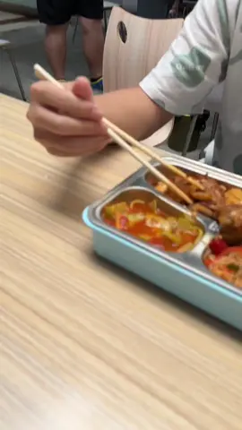 方圆10公里就这家车行的食堂最好吃。#杨哲摩 #内容过于真实 #二手车 