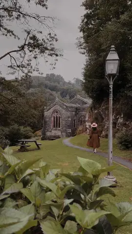 One of the prettiest corner of the Lake District ✨ St Mary’s Church, Rydal #visitlakedistrict #autumnmood #autumnvibes #darkacademia #lakedistrict #englandtravel 