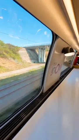 Tgv 🚅 inoui traversant à très haute vitesse la gare de Lyon St Exupery tgv sur la lgv Méd en direction de Paris gare de Lyon. #trainspotter #trainspotting #train #tgv ##inoui 