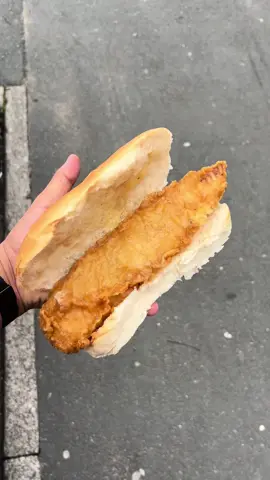 FISH BUTTY OR CHIP BUTTY? Leeds Road Fisheries 📍 #foryou #viral #trending #halalmunchies #best #foodreview #explore #reels #Foodie #halal #foodinbradford #bradford #leedsroad #fishandchips #fish #locallegend #yorkshire 