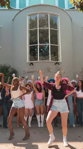 WELCOME TO THE MOJO DOJO GPHI HOUSE!!🏠💗✨ #gphi #rushtok #gammaphibeta #ucberkeley #cal #spiritweek #gogreek #bamarush #gammaphi #barbie #mojodojocasahouse 