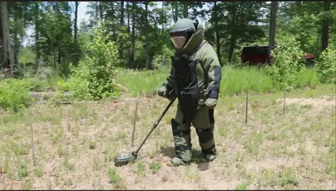 EOD💣💣 #explosive #eod #eodtechnician #explosiveordnancedisposal #job 