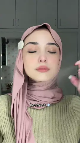 mau pipi diunyel2 atau keringetan gabakal luntur makeupku 😋 #makeuphacks #settingspray #pinkflash 