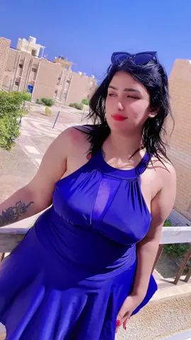 واكفه فرحانه بجو البحر واسلام يضوجني🥺😂