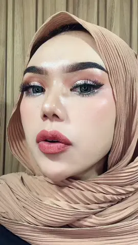 Nih aku Spill Foundation nya emang bagus banget siih ini 😍 @otwoo.id #otwoo #otwoo.id #otwoofoundation #foundation #fyp #fypシ #fypdongggggggg 