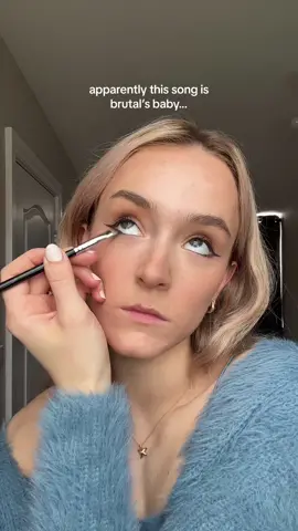 its like heart eyes but for the ears👂💕 #makeup #beauty 