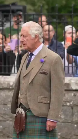 #Royal Arrival: King Charles Recieves Grand Welcome in #balmoral 👑 The #King has received an official welcome to Balmoral Castle today at a small ceremony outside the #castle gates.  #royalfamily #charlesiii #scotland #fyp #foryou 