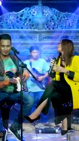 Membalas @sayorballab #kemesraan #difarina #difarinaindraadella #omadella #omadellaamc #henyadella #dangduttiktok #dangdutasik #liriklagu #jawasoft乂 #fyp #foryoupage @difarina20 