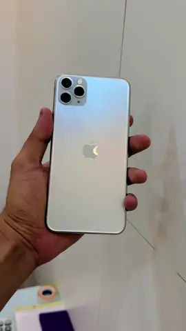 Iphone 11 pro max 256gb non PTA  88% Battery 🔋 health white color  Back crack no fault  Final 100,000/- 