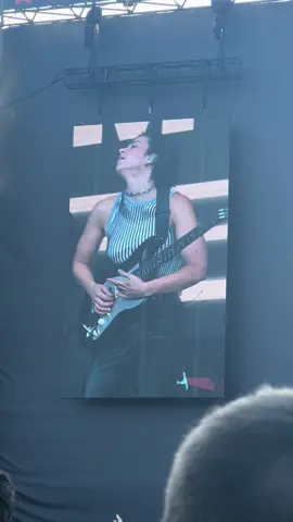 everyone deserves to see this video of jo #muna #jomuna #josettemaskin #gunnersburypark #boygenius #foryou #fyp #foryoupage #solidmuna #katiegavin #naomimcpherson 
