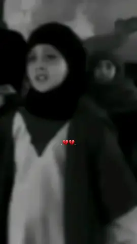 اللهم بأشتياق رقيه لابيها ضمد جروحنا المشتاقه لزياره الحسين #تنادي بعد ابويه العمر شيفيد! 💔