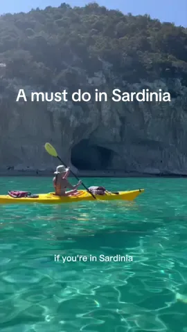 It costs approx. 40€ per person per day. But its the coolest experience. Tip: go early in the morning, Cala Luna is always full.  I went to the PrimaSardegna Agency to rent the Kayaks. #calaluna #calagonone #sardinia #whattodo #cosafare 