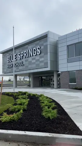 Austin was out of the country for the back to school night at the new Blue Springs High School Freshman wing so we got to private tour. Absolutely love it. So modern and designed to be a wonderful space to learn. #backtoschool #bluesprings #realtorlife 