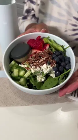 Elevate your lunch prep routine with W&P 🙌 Not only will you save money by bringing your lunch, but you’ll also be making healthier choices & cutting down on single-use items — that’s what we call a win-win-WIN 😉  🎥 : @Lori Marie 