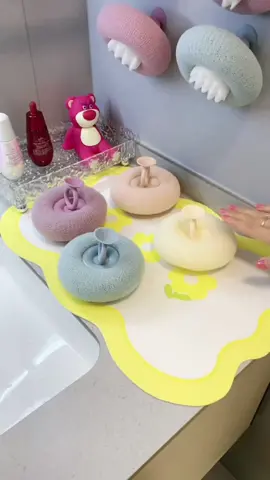 Napaka-komportable gamitin ang ganitong klaseng bath flower ball sa paliguan. I rub the bath while bubbling. Ang tigas ay katamtaman at ang paglalaba ay napakalinis. #bath ball
