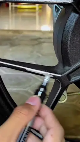 Spidol Permanent Paint Marker untuk segala permukaan. Cocok nih buat low budget tapi ingin velg motor nya terlihat keren 😋 #spidolsnowman #spidolsnowmanbuatvelgmotor #spidolpermanen #spidol #motorkeren 