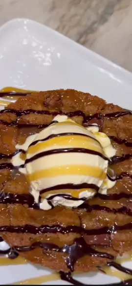 Red velvet & chocolate chip cookie pizookie #cookie #pizookie #baking #latenightsnack #fypシ゚viral #fypage #fypp #mydolcemoment #relatable #viral #cookinwithjai #cookingwithjai #fypシ #fyp 