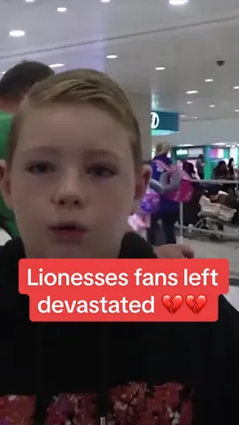 Lionesses fans have been left devastated aftee waiting at Heathrow arrivals to give the team a heroes welcome, only for them to leave through a private exit instead. #lionesses #heathrowairport #fifawwc 