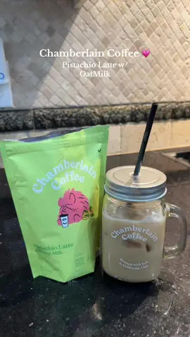 @Chamberlain Coffee new Pistachio Latte w/ Oatmilk 💗🦜🤩  #chamberlaincoffee #chamberlaingifted 
